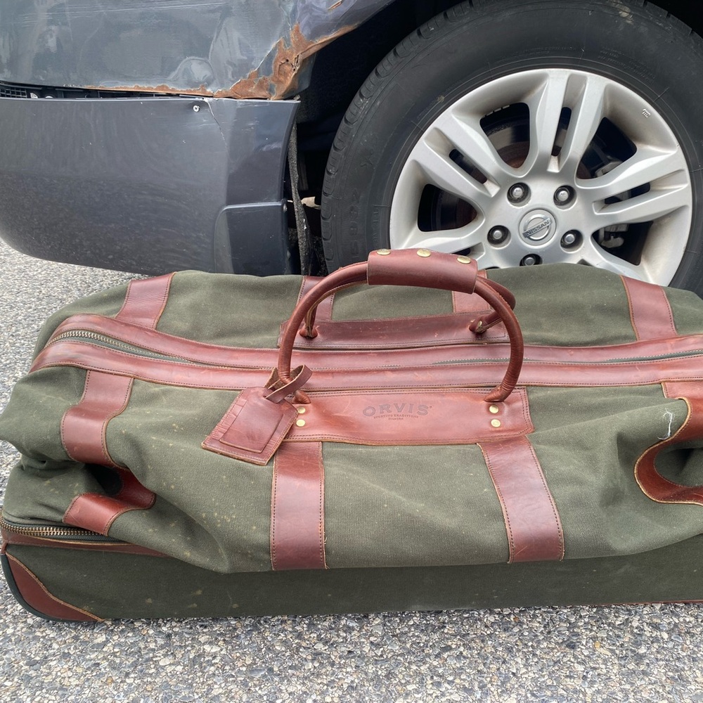 Travel bag/duffel bag with wheels!